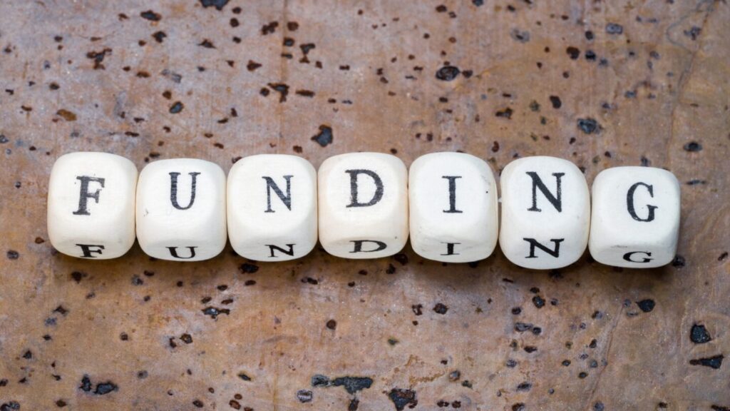 startupwise-startup-funding-bootstrapping-vs-investors