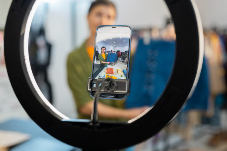 startupwise-how-to-find-and-sell-viral-products-on-tiktok