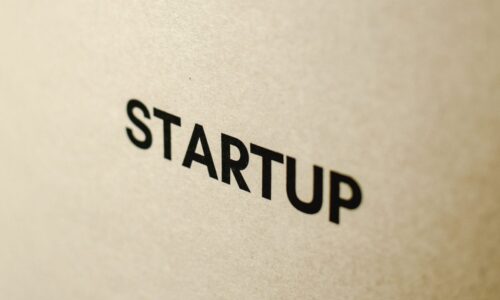 startupwise-why-some-startups-win-with-worse-products